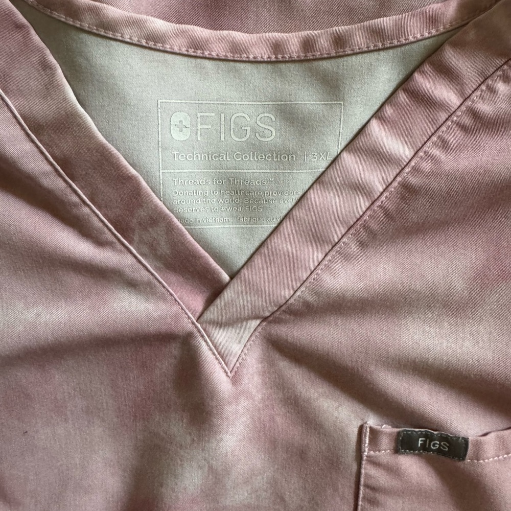 Figs Blush V-Neck Scrub Top